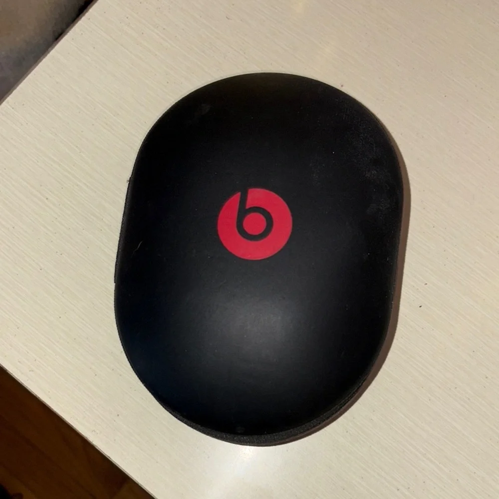 Beats by Dre Over-Ear Headphones Black and Red - Picture 1 of 5